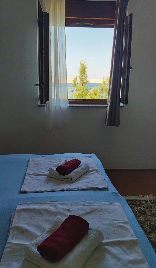 Apartmani Ana Karlobag Exterior foto