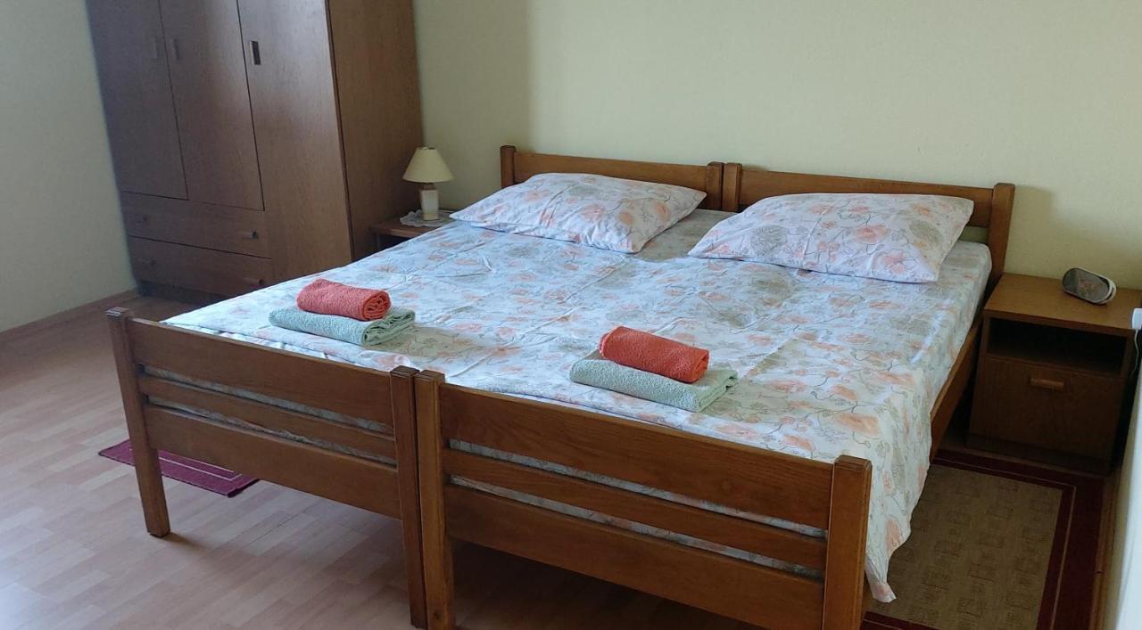 Apartmani Ana Karlobag Exterior foto